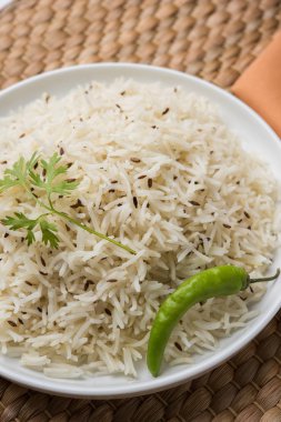 Jeera pilavı veya kimyon aromalı basmati pilavı.