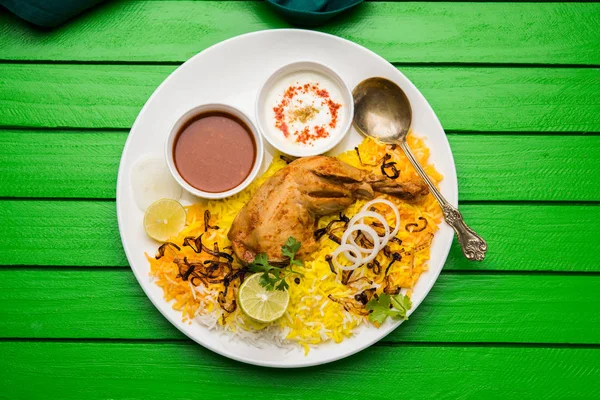 Hyderabadi Biryani is most well-known Non-Vegetarian culinary delights from the famous Hyderabad Cuisine. A traditional Indian dish made using Basmati rice, chicken meat & various other exotic spices. — Stock Photo, Image