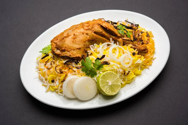 Hyderabadi Biryani is most well-known Non-Vegetarian culinary delights from the famous Hyderabad Cuisine. A traditional Indian dish made using Basmati rice, chicken meat & various other exotic spices. — Stock Photo, Image