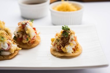 Sev Btata Puri / sev puri / papdi sohbet - popüler Hint aperatifler madde – Hint sokak gıda, seçici odak