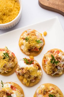 Sev Btata Puri / sev puri / papdi sohbet - popüler Hint aperatifler madde – Hint sokak gıda, seçici odak