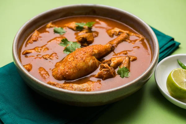 Indian spicy Chicken curry or masala chicken with prominent leg piece, popular recipe from India, selective focus — Stock Photo, Image