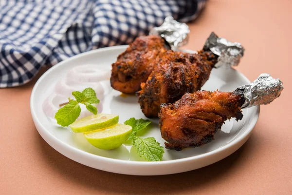 Chicken Tangri kabab or kebab - three Chicken leg pieces marinated with red sauce then grilled and served with salad. It can be served with green chutney — Stock Photo, Image