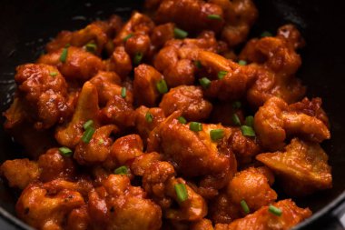 Gobi Mançurya kuru - Hindistan popüler sokak gıda karnabahar çiçeği, seçici odak yaptı