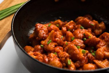 Gobi Mançurya kuru - Hindistan popüler sokak gıda karnabahar çiçeği, seçici odak yaptı