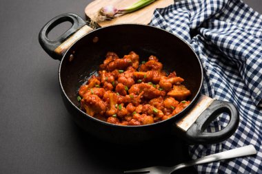 Gobi Mançurya kuru - Hindistan popüler sokak gıda karnabahar çiçeği, seçici odak yaptı