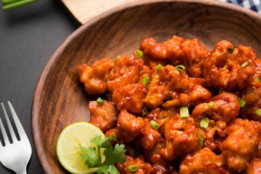 Gobi Mançurya kuru - Hindistan popüler sokak gıda karnabahar çiçeği, seçici odak yaptı