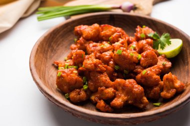 Gobi Mançurya kuru - Hindistan popüler sokak gıda karnabahar çiçeği, seçici odak yaptı