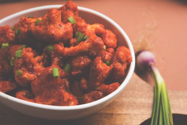 Gobi Mançurya kuru - Hindistan popüler sokak gıda karnabahar çiçeği, seçici odak yaptı