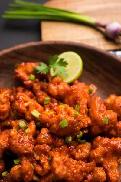 Gobi Manchurian seco - Popular comida de rua da Índia feita de couve-flor florzinhas, foco seletivo — Fotografia de Stock