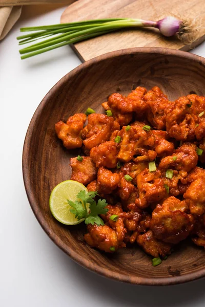 Gobi Mançurya kuru - Hindistan popüler sokak gıda karnabahar çiçeği, seçici odak yaptı