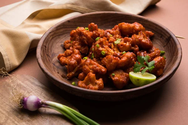 Gobi Mançurya kuru - Hindistan popüler sokak gıda karnabahar çiçeği, seçici odak yaptı