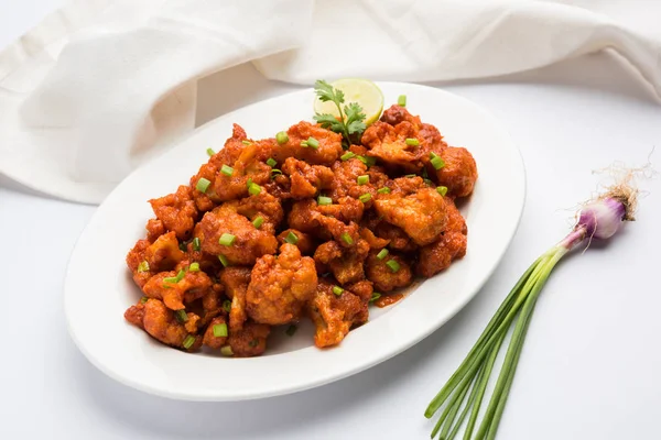 Gobi Mançurya kuru - Hindistan popüler sokak gıda karnabahar çiçeği, seçici odak yaptı