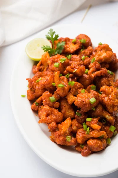 Gobi Manchurian seco - Popular comida de rua da Índia feita de couve-flor florzinhas, foco seletivo — Fotografia de Stock