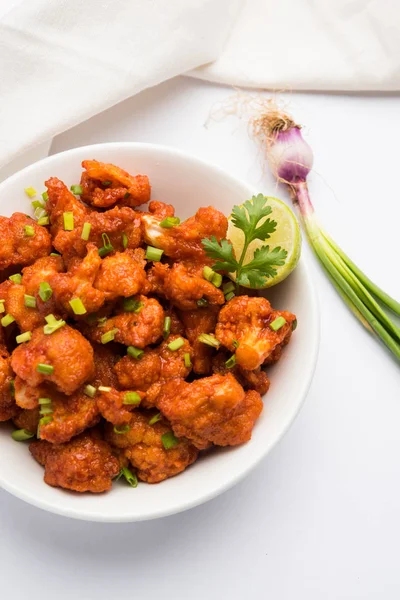 Gobi Mançurya kuru - Hindistan popüler sokak gıda karnabahar çiçeği, seçici odak yaptı