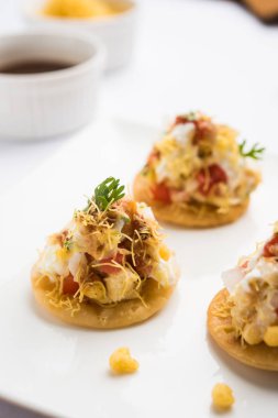 Sev Btata Puri / sev puri / papdi sohbet - popüler Hint aperatifler madde – Hint sokak gıda, seçici odak