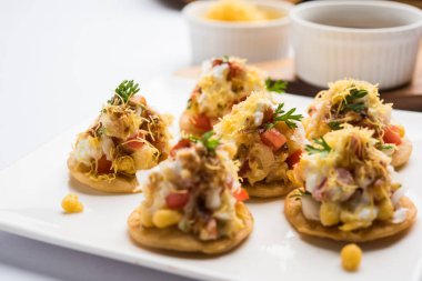 Sev Btata Puri / sev puri / papdi sohbet - popüler Hint aperatifler madde – Hint sokak gıda, seçici odak