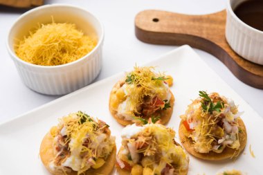 Sev Btata Puri / sev puri / papdi sohbet - popüler Hint aperatifler madde – Hint sokak gıda, seçici odak