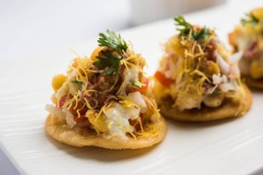 Sev Btata Puri / sev puri / papdi sohbet - popüler Hint aperatifler madde – Hint sokak gıda, seçici odak