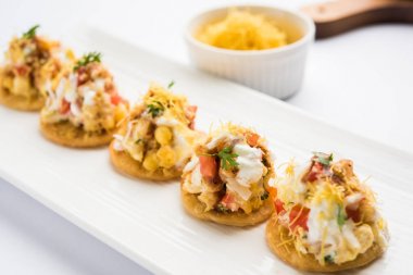 Sev Btata Puri / sev puri / papdi sohbet - popüler Hint aperatifler madde – Hint sokak gıda, seçici odak