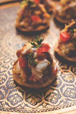 Sev Btata Puri / sev puri / papdi sohbet - popüler Hint aperatifler madde – Hint sokak gıda, seçici odak