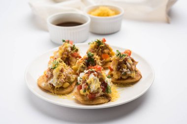 Sev Btata Puri / sev puri / papdi sohbet - popüler Hint aperatifler madde – Hint sokak gıda, seçici odak