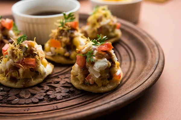 Sev Btata Puri / sev puri / papdi sohbet - popüler Hint aperatifler madde – Hint sokak gıda, seçici odak