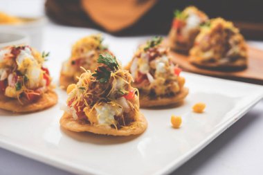Sev Btata Puri / sev puri / papdi sohbet - popüler Hint aperatifler madde – Hint sokak gıda, seçici odak