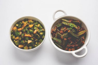 Bhindi veya bhendi veya bamya veya ladyfinger köri veya sabji, seçici odak Hint masala kızarmış