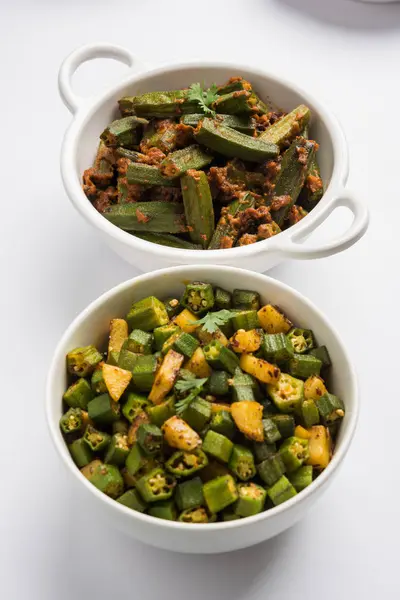 Bhindi veya bhendi veya bamya veya ladyfinger köri veya sabji, seçici odak Hint masala kızarmış