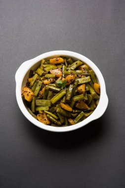 Kızarmış küme fasulyesi köri veya gawar veya gowar ki sabji, seçici odak