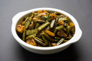 Kızarmış küme fasulyesi köri veya gawar veya gowar ki sabji, seçici odak