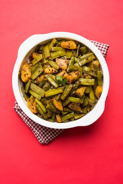 Kızarmış küme fasulyesi köri veya gawar veya gowar ki sabji, seçici odak