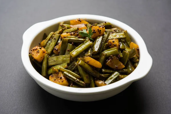 Kızarmış küme fasulyesi köri veya gawar veya gowar ki sabji, seçici odak