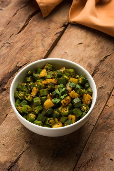 Kızarmış küme fasulyesi köri veya gawar veya gowar ki sabji, seçici odak