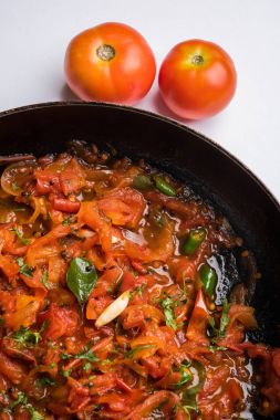 Domates köri veya Sabzi veya sabji veya Hint turşusu, ana yemek için popüler Hint sebze yemek listesi