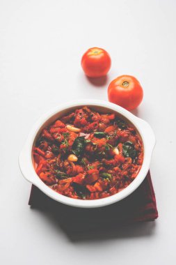 Domates köri veya Sabzi veya sabji veya Hint turşusu, ana yemek için popüler Hint sebze yemek listesi