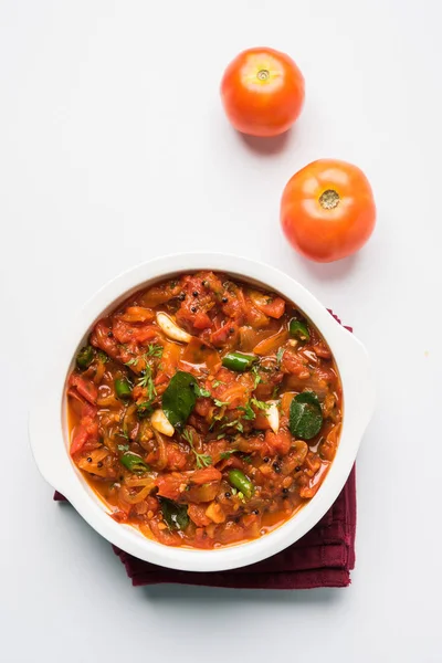 Tomate Curry ou Sabzi ou sabji ou chutney, popular menu de legumes indianos para o prato principal — Fotografia de Stock