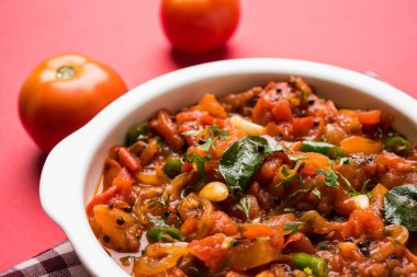 Domates köri veya Sabzi veya sabji veya Hint turşusu, ana yemek için popüler Hint sebze yemek listesi