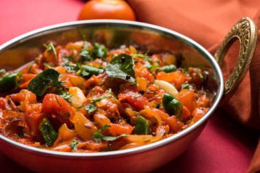 Domates köri veya Sabzi veya sabji veya Hint turşusu, ana yemek için popüler Hint sebze yemek listesi