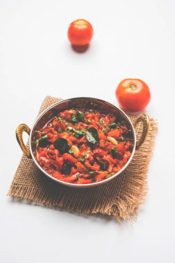 Domates köri veya Sabzi veya sabji veya Hint turşusu, ana yemek için popüler Hint sebze yemek listesi