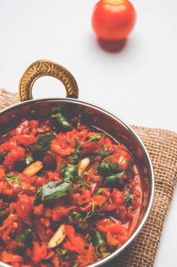 Domates köri veya Sabzi veya sabji veya Hint turşusu, ana yemek için popüler Hint sebze yemek listesi