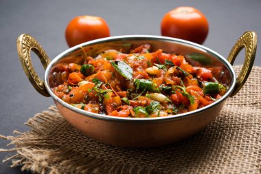 Domates köri veya Sabzi veya sabji veya Hint turşusu, ana yemek için popüler Hint sebze yemek listesi