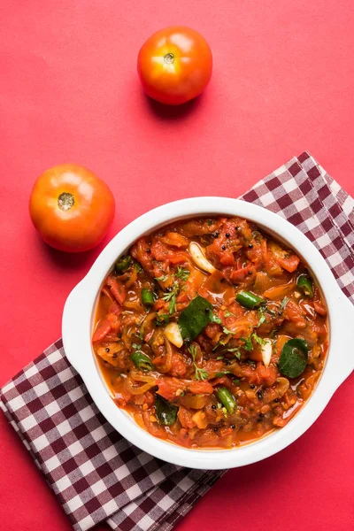 Tomate Curry ou Sabzi ou sabji ou chutney, popular menu de legumes indianos para o prato principal — Fotografia de Stock