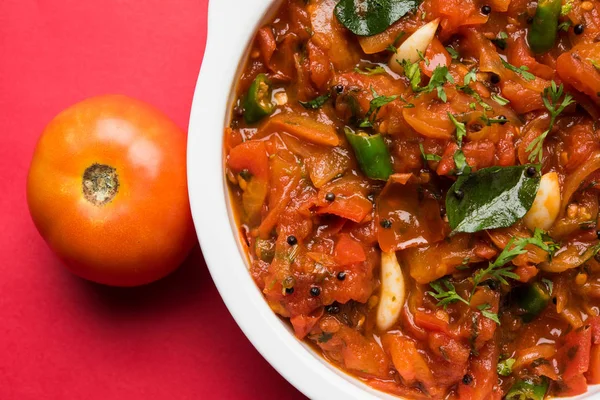 番茄咖喱或 Sabzi 或 sabji 或酸辣酱，主要课程受欢迎印度菜菜单 — 图库照片