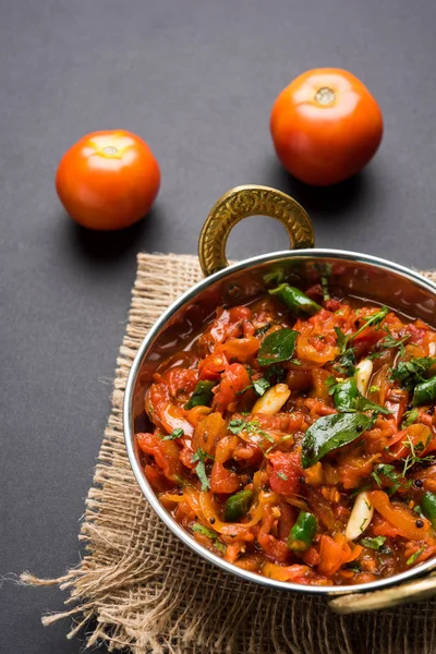 Paradicsom Curry vagy Sabzi vagy sabji, vagy chutney-val, a népszerű indiai növényi menü főétel — Stock Fotó
