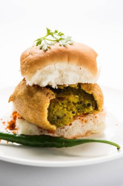 Hint sokak gıda Vada Pav veya Vada Paav veya Vadapav, seçici odak
