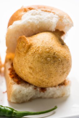 Hint sokak gıda Vada Pav veya Vada Paav veya Vadapav, seçici odak