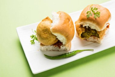 Hint sokak gıda Vada Pav veya Vada Paav veya Vadapav, seçici odak
