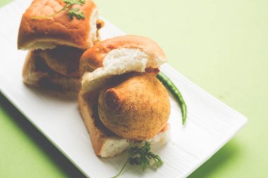 Hint sokak gıda Vada Pav veya Vada Paav veya Vadapav, seçici odak